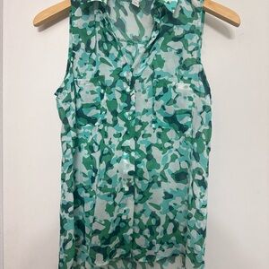 Chic Green Camouflage Sleeveless Blouse